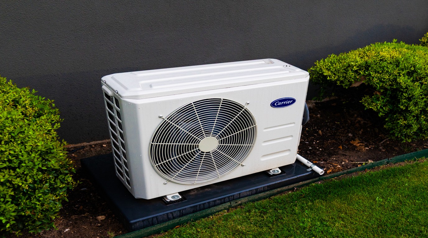 heat pump vs natural gas operating cost breakeven