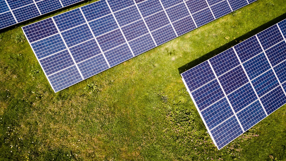 Enphase IQ Battery 5P vs. Tesla Powerwall 3 in 2026: AC-Coupling vs. DC-Coupling, Continuous Microgrid Surge & Thermal Safety