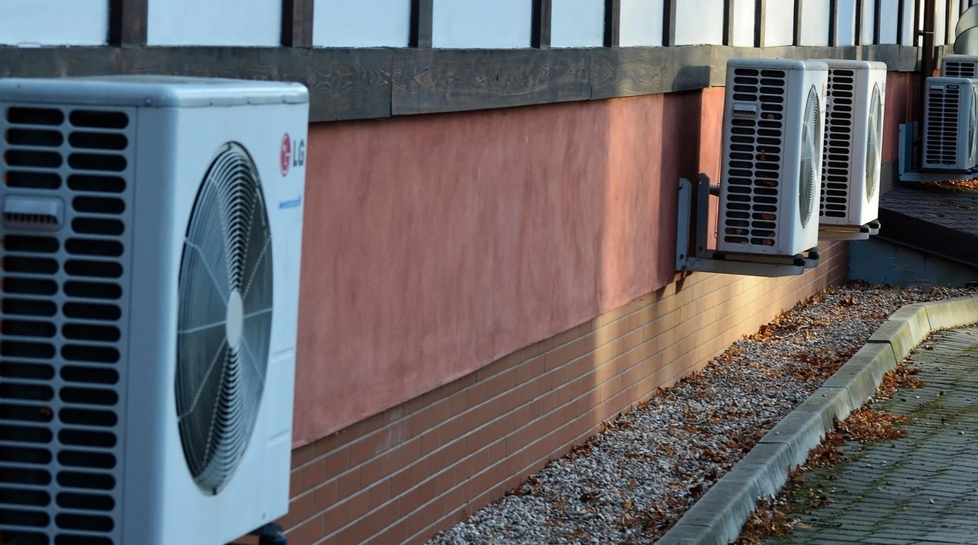 Cold-Climate Heat Pump COP at -25°C: The Heating Math