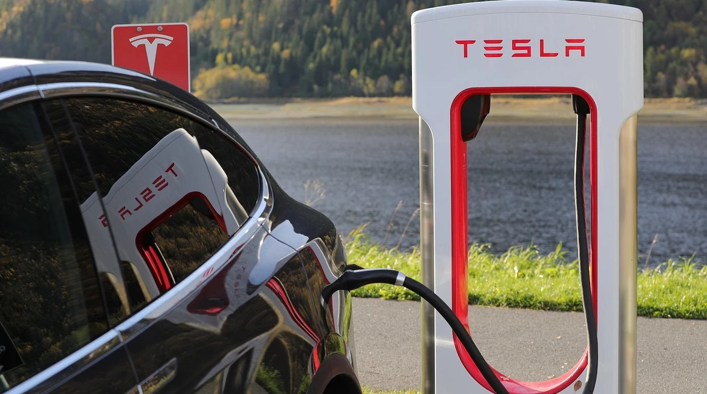 tesla-powershare-vs-ford-charge-station-pro-v2h-math